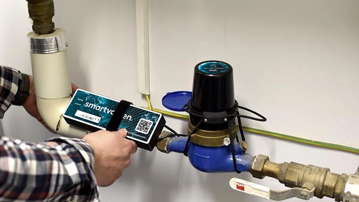 Smart water meter with digital monitoring device installed on a building water pipeline